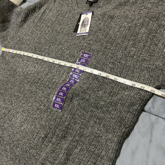 DKNY women’s Cashmere Blend sweater. - Picture 15 of 16